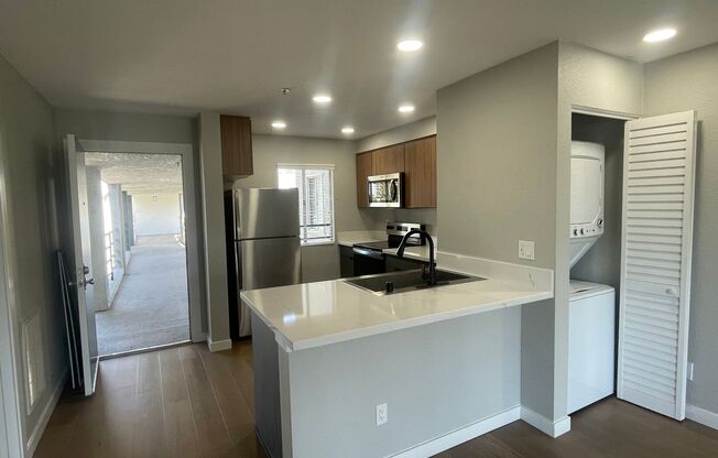 2 beds, 2 baths, 1,013 sqft, $3,515, Unit F-312