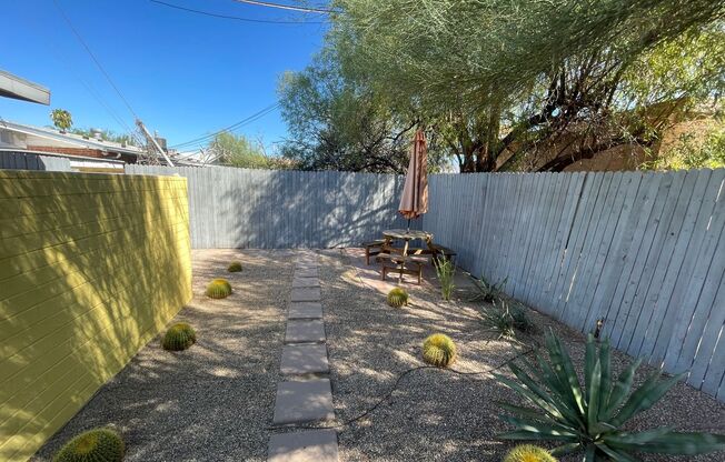 Fully Renovated 1 Bed/1 Bath – Near U of A & Downtown!