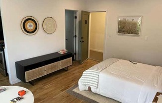 Studio, 1 bath, 600 sqft, $2,095, Unit 4