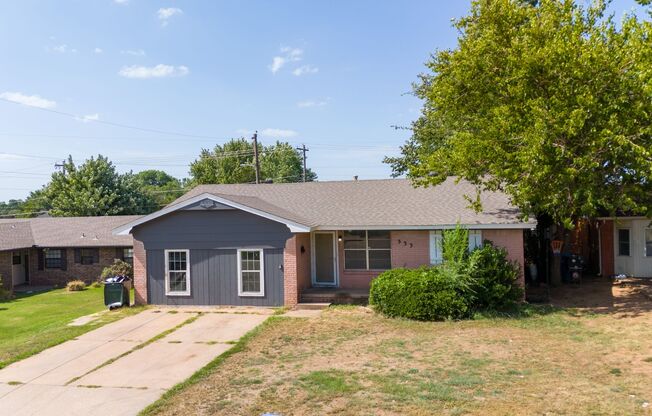 Bright and Spacious 5-Bedroom Home in Midwest City