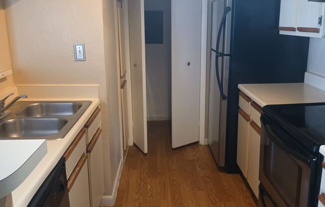 1 bed, 1 bath, $1,300