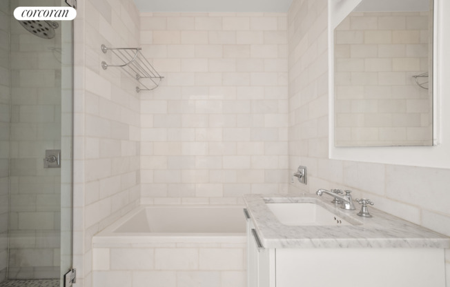 159 W 24 ST
