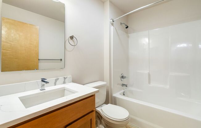 2 beds, 2 baths, 998 sqft, $2,100, Unit A102