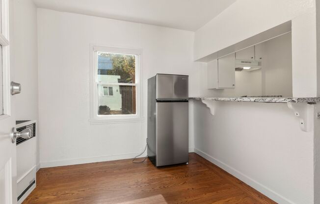 Studio, 1 bath, 400 sqft, $2,250, Unit 11