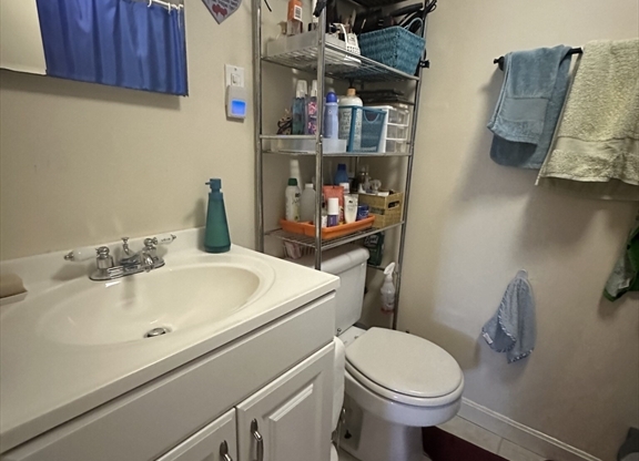 2 beds, 1 bath, 800 sqft, $3,000, Unit 41