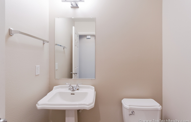 3 beds, 2.5 baths, $2,550