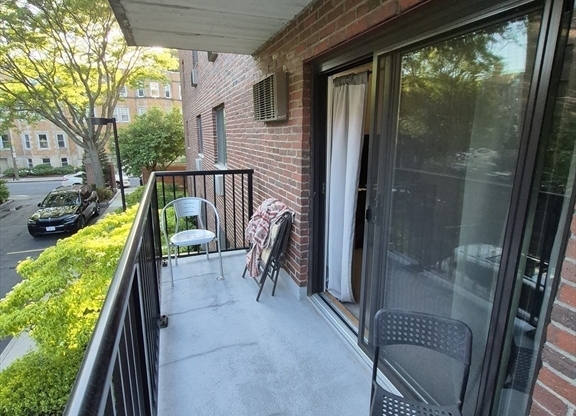 1 bed, 1.5 baths, 781 sqft, $3,000, Unit 202