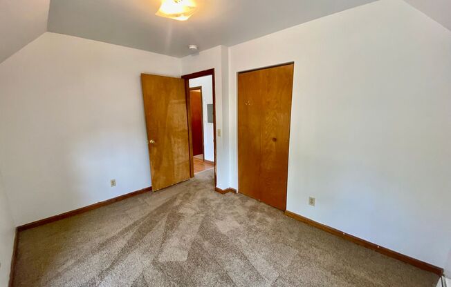 3 beds, 1 bath, $1,450, Unit 3