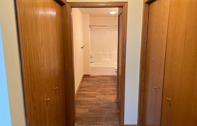 1 bed, 1 bath, 805 sqft, $1,435, Unit 925-306