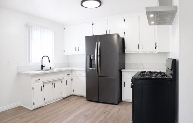 3 beds, 1.5 baths, 1,200 sqft, $2,695, Unit 859-04