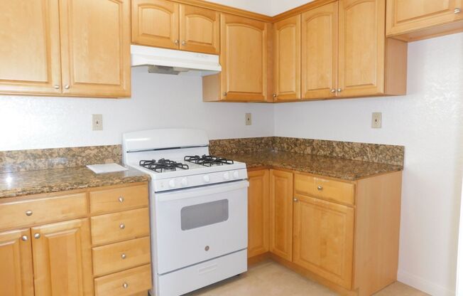 2 beds, 1 bath, $2,100, Unit 8051