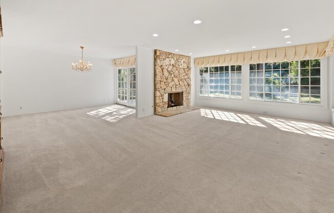 19100 CASTLEBAY LN