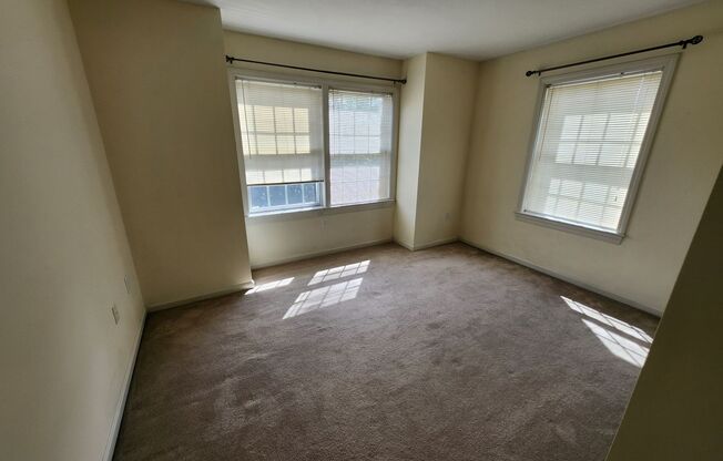 3 beds, 2.5 baths, $4,250, Unit UNIT 4