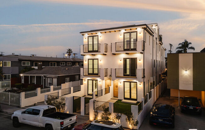 1952 S GARTH AVE