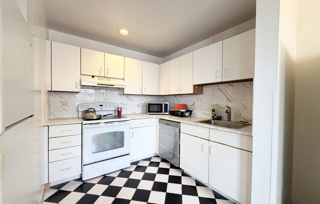 1 bed, 1 bath, 680 sqft, $2,000, Unit 303