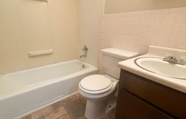 2 beds, 1 bath, $750, Unit 520 Osage Unit 12