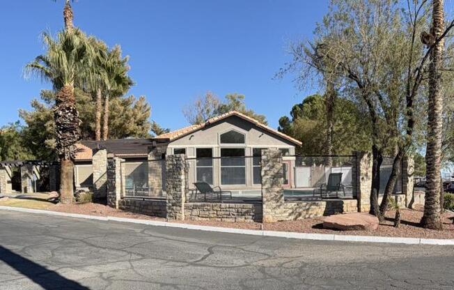 2 beds, 2 baths, 965 sqft, $1,295