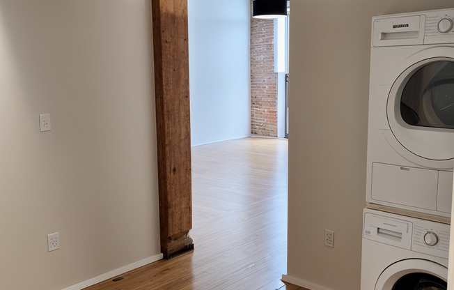 1 bed, 1 bath, 1,093 sqft, $1,585, Unit 208