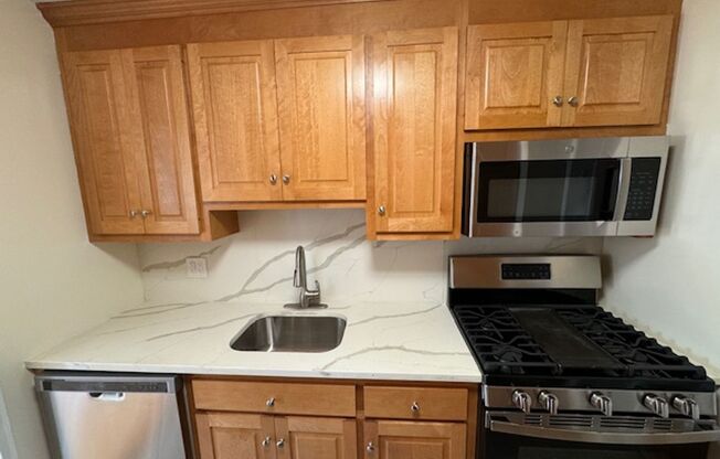 2 beds, 2 baths, 1,080 sqft, $2,325, Unit 5U