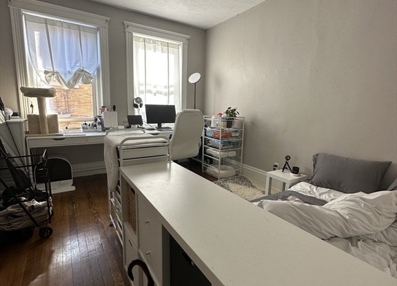 2 beds, 1 bath, 650 sqft, $3,400, Unit 303