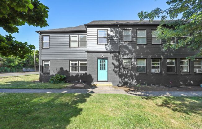 2 beds, 1 bath, 750 sqft, $1,660, Unit 2