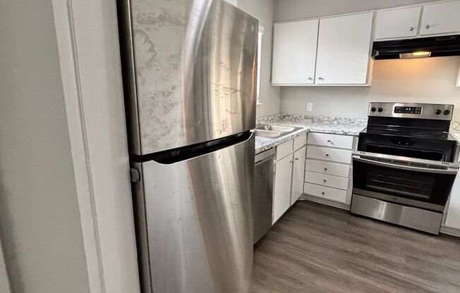 2 beds, 2 baths, 1,040 sqft, $850