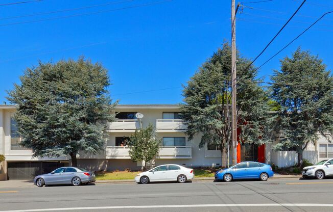 3 beds, 2 baths, 1,300 sqft, $3,395, Unit 14