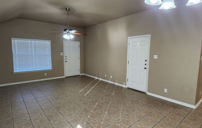 Coming Soon – 3 Bedroom Duplex Near Clear Creek Gate Viewable 9/4