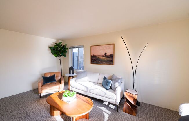 1 bed, 1 bath, 548 sqft, $1,325, Unit 604 1040