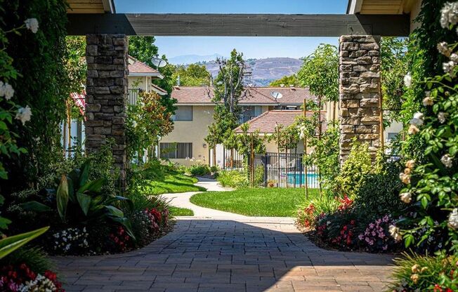 ROLLING HILLS MANOR APTS