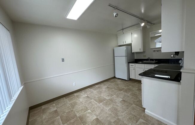 1610 Cloverdale Lane