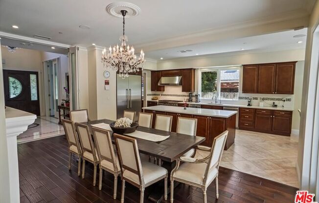 1701 ROSCOMARE RD