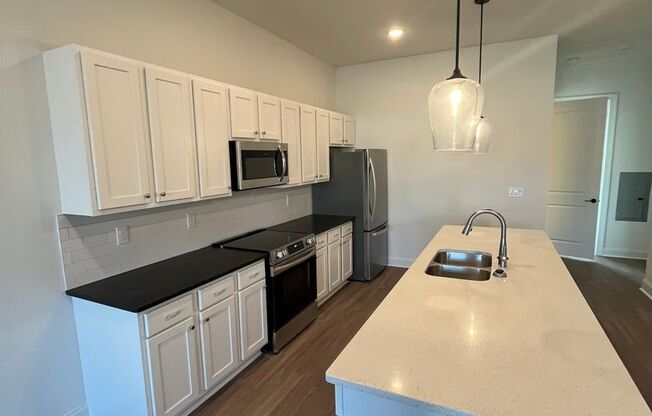 1 bed, 1 bath, 859 sqft, $1,600, Unit A103