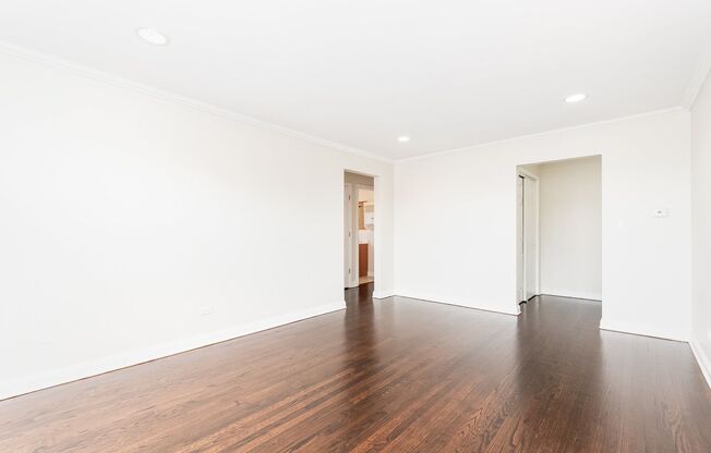 2 beds, 1 bath, $1,795, Unit Apt #3B