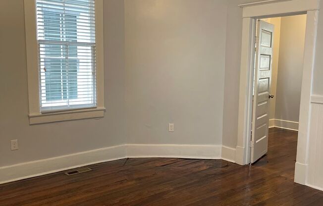 Newly Renovated Tri-Plex Near Forsyth
