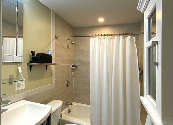 1 bed, $3,450, Unit 3
