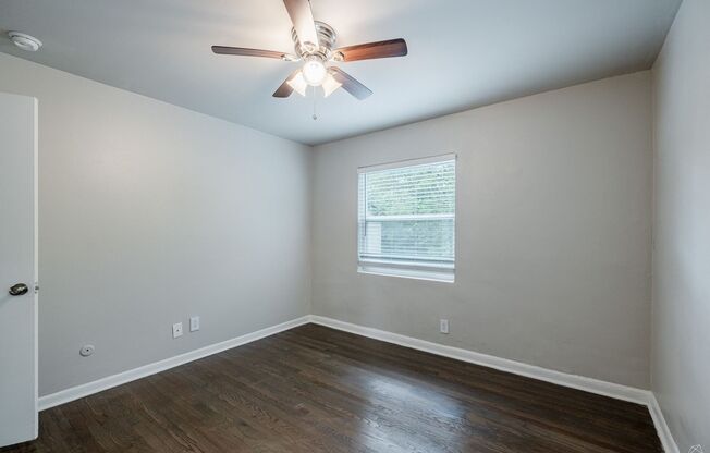 2 beds, 1 bath, 850 sqft, $1,350, Unit 26-C1