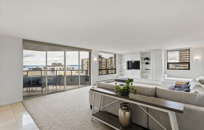 2621 2nd Ave Unit #404