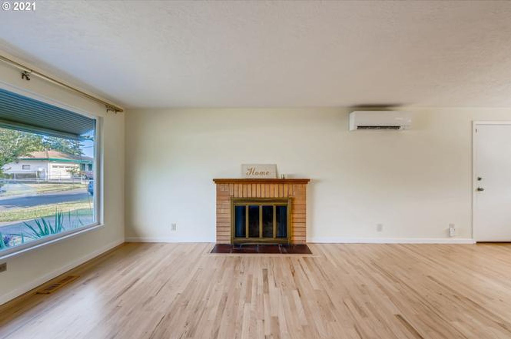 SE 3 Bed | 1 Bath | Expansive Backyard | Pet-Friendly