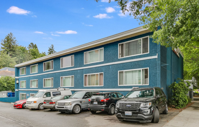 Convenient 1bd 1bth Minutes to Mt. Baker Light Rail!