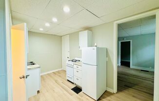 1 bed, 1 bath, 700 sqft, $975, Unit 9 REAR