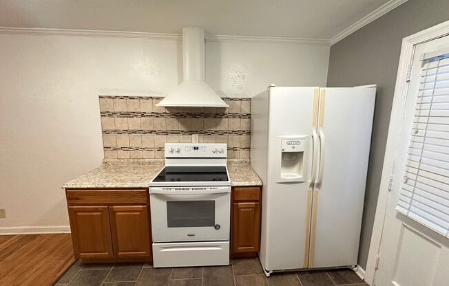 2 beds, 1 bath, $1,100, Unit UNIT 30C