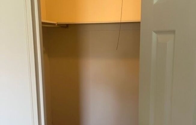 2 beds, 1 bath, 931 sqft, $1,575, Unit 00 - E- 2