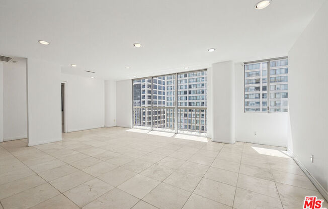 2 beds, 2 baths, 974 sqft, $4,000, Unit 1102