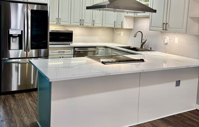 2 Bed / 2 Bath updated Mercer Island condo $2,995/mo