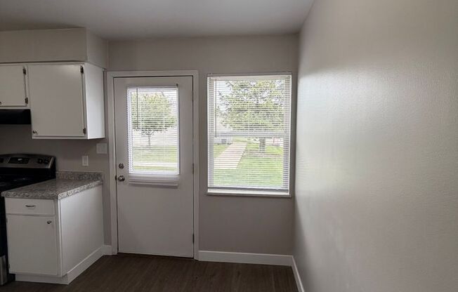 2 beds, 1 bath, 885 sqft, $1,150