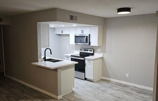 2 beds, 1 bath, $1,699