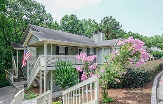 Renovated 2/1 Condo in Sandy Springs w/ Pool and Tennis Court!!