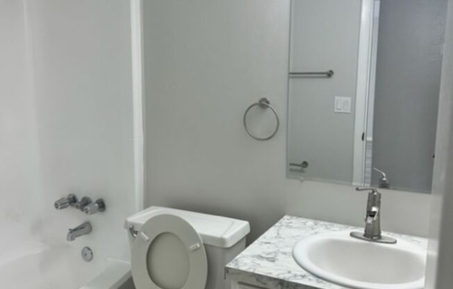 2 beds, 2 baths, 985 sqft, $1,349, Unit B28