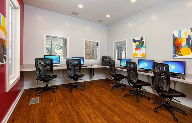 Business Center with Mac/PCs and Wireless Printing